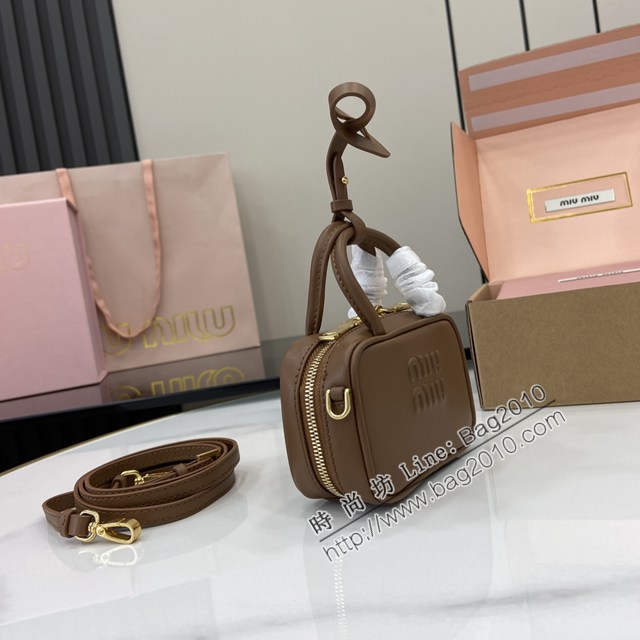 miumiu繆繆專櫃最新款迷你公事包單肩斜挎女包 jh2523型號：5NR036